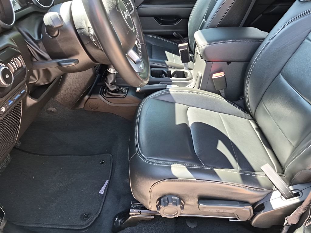 Used 2022 Jeep Wrangler Unlimited Sahara w/ Cold Weather Group image 30