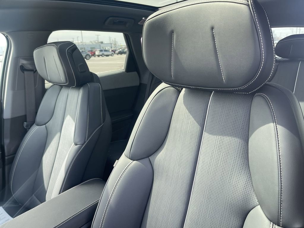 Certified 2025 Cadillac Optiq Luxury 2 w/ LPO, Floor Liner Package image 17