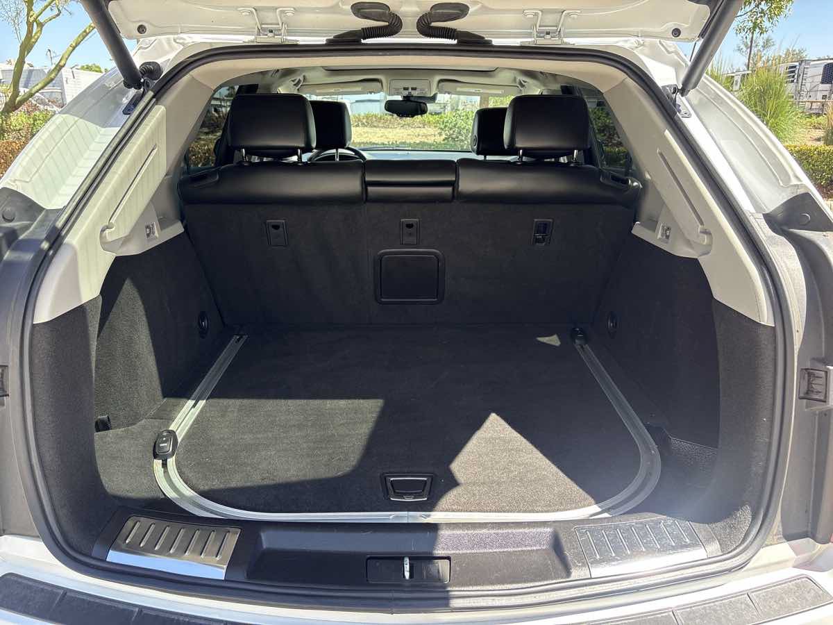 Used 2016 Cadillac SRX Luxury w/ Driver Awareness Package FWD image 10