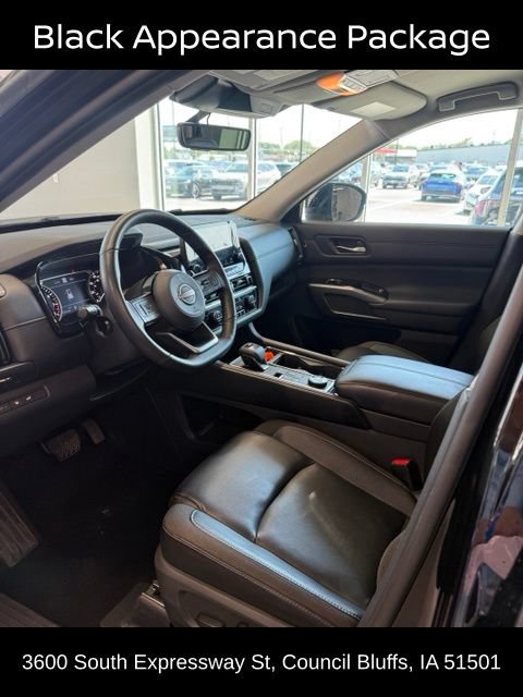 Used 2023 Nissan Pathfinder SL w/ Black Appearance Package AWD/4WD image 9