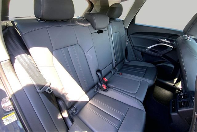 Used 2025 Audi Q5 Premium w/ Convenience Package AWD/4WD image 19