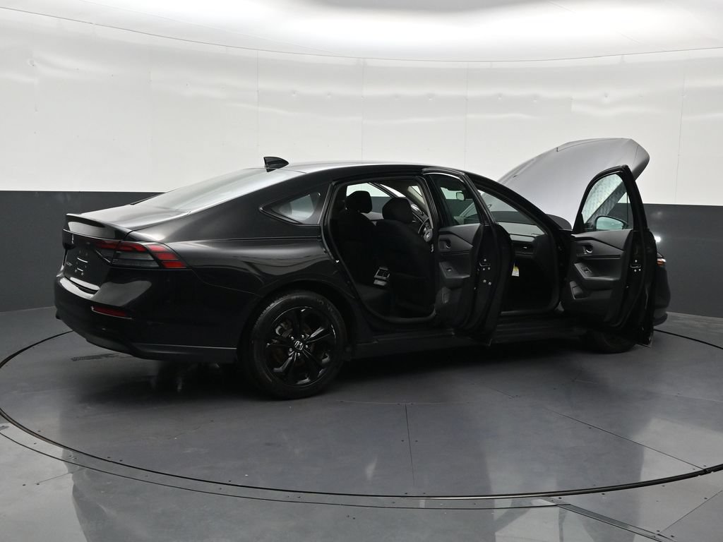 Used 2025 Honda Accord SE image 32