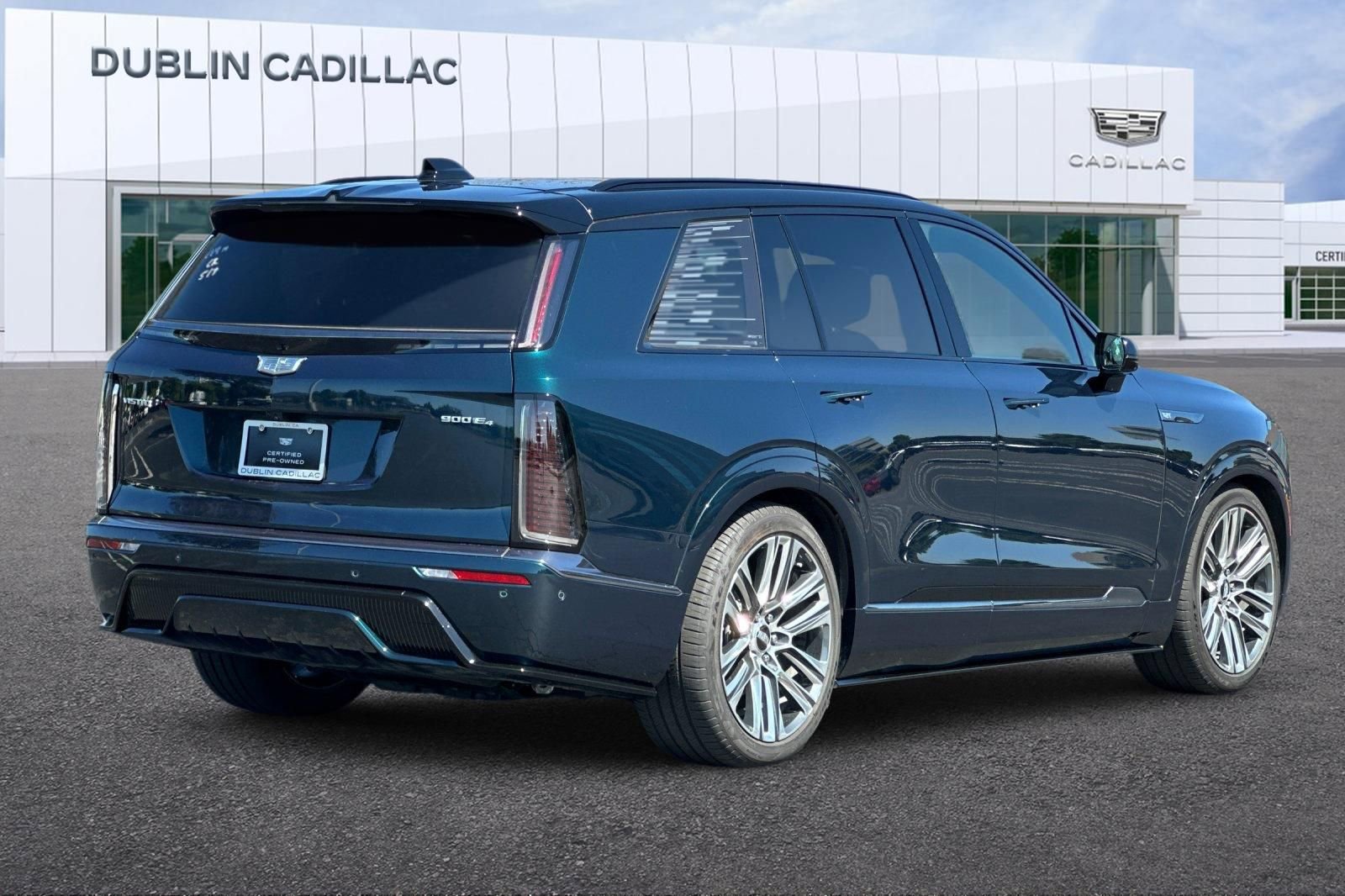 Certified 2026 Cadillac Vistiq Platinum w/ LPO, Floor Liner Package AWD/4WD image 4