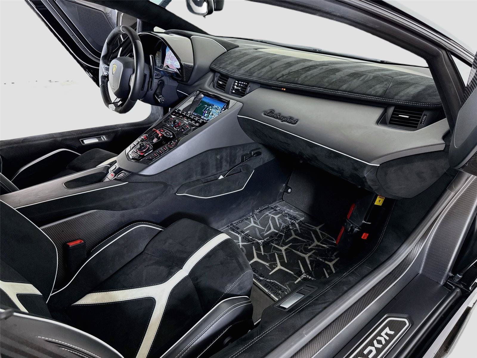 Used 2020 Lamborghini Aventador SVJ AWD/4WD image 26