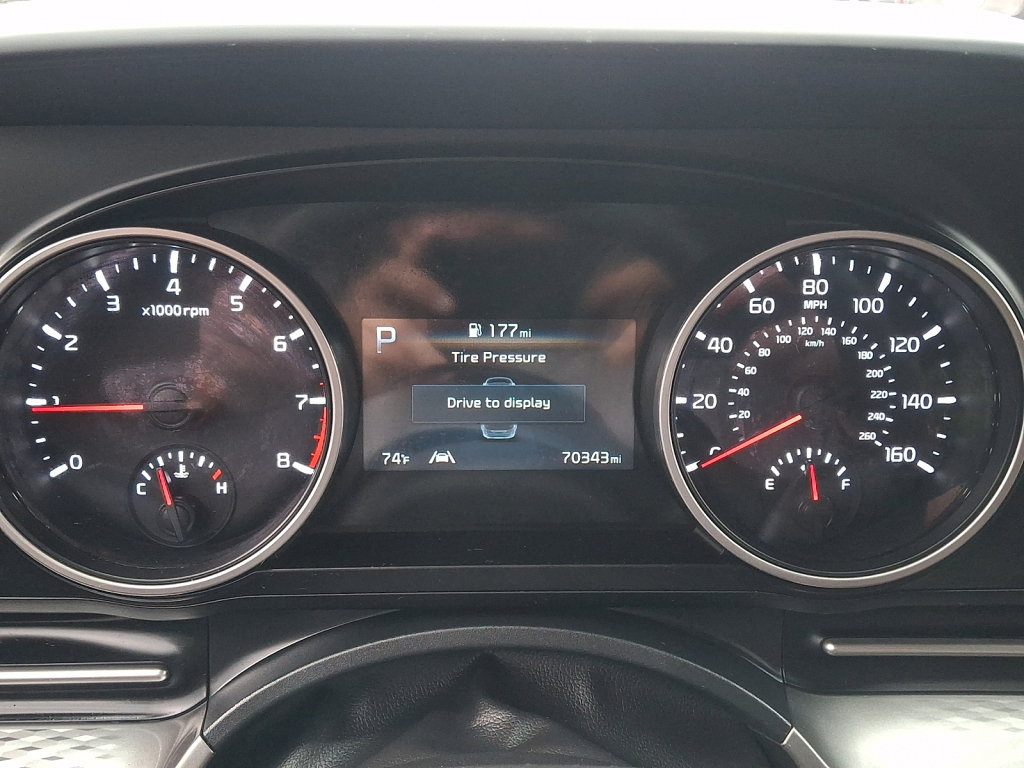 Used 2022 Kia Carnival LX FWD image 28