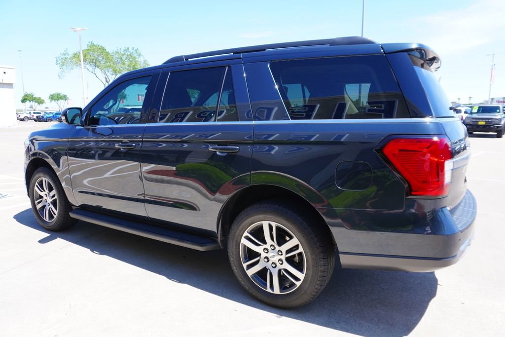 Used 2024 Ford Expedition XLT image 4