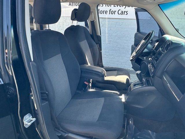 Used 2016 Jeep Patriot Latitude FWD image 11