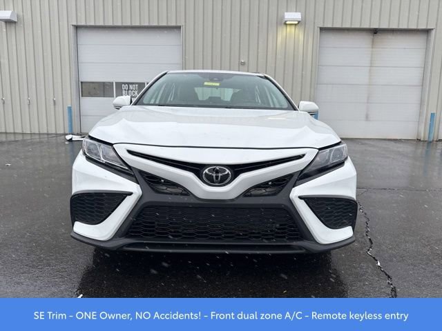 Used 2023 Toyota Camry SE image 2