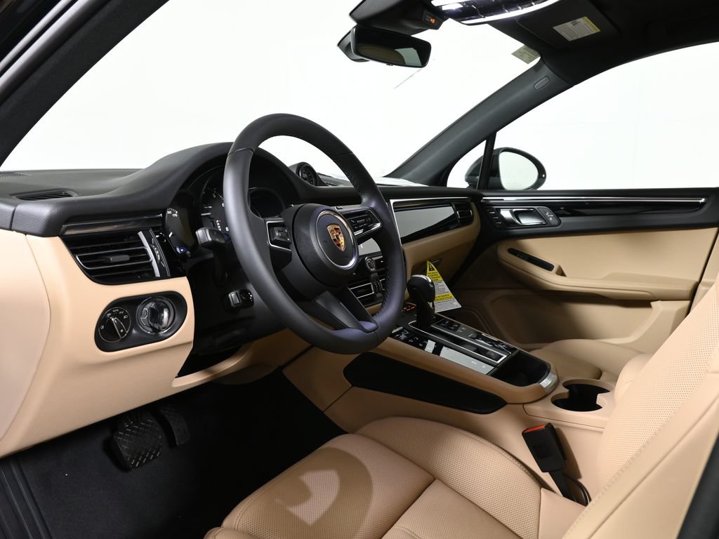 New 2026 Porsche Macan AWD/4WD image 4