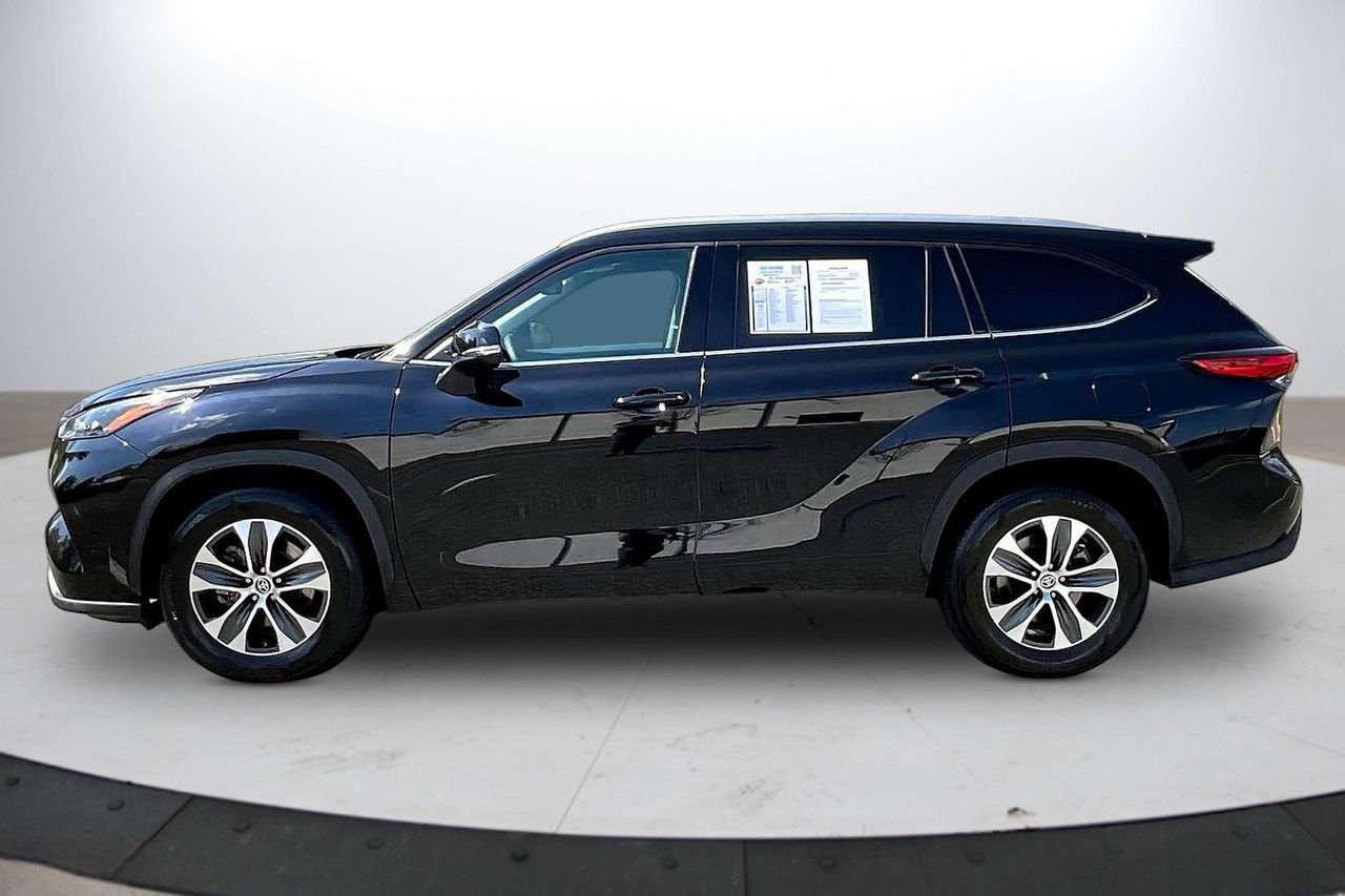 Used 2022 Toyota Highlander XLE image 6