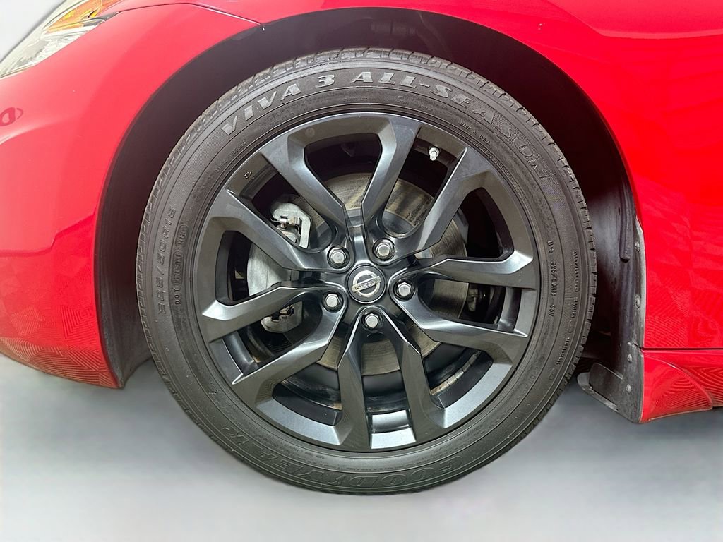 Used 2016 Nissan 370Z Coupe RWD image 30