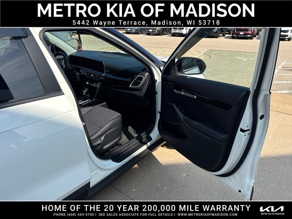 Used 2025 Kia Seltos S AWD/4WD image 41