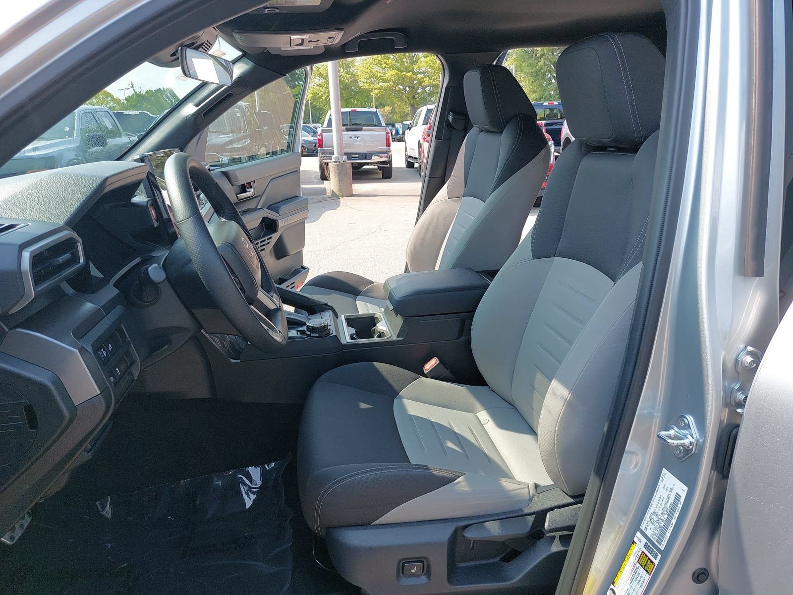 Used 2025 Toyota Tacoma TRD Sport AWD/4WD image 16