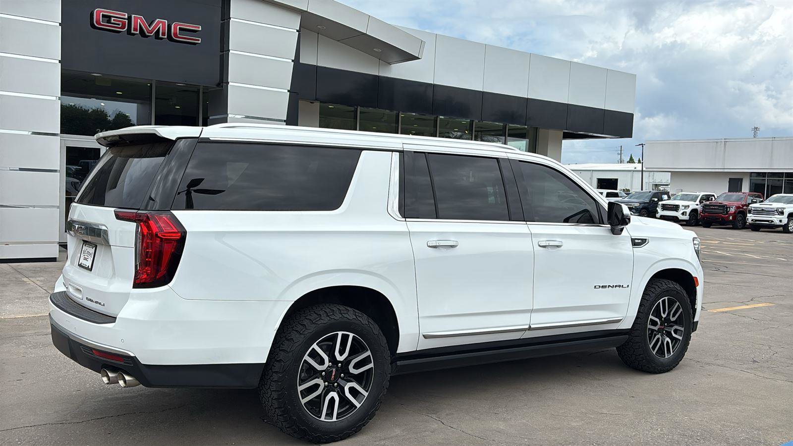 Used 2023 GMC Yukon XL Denali RWD image 7