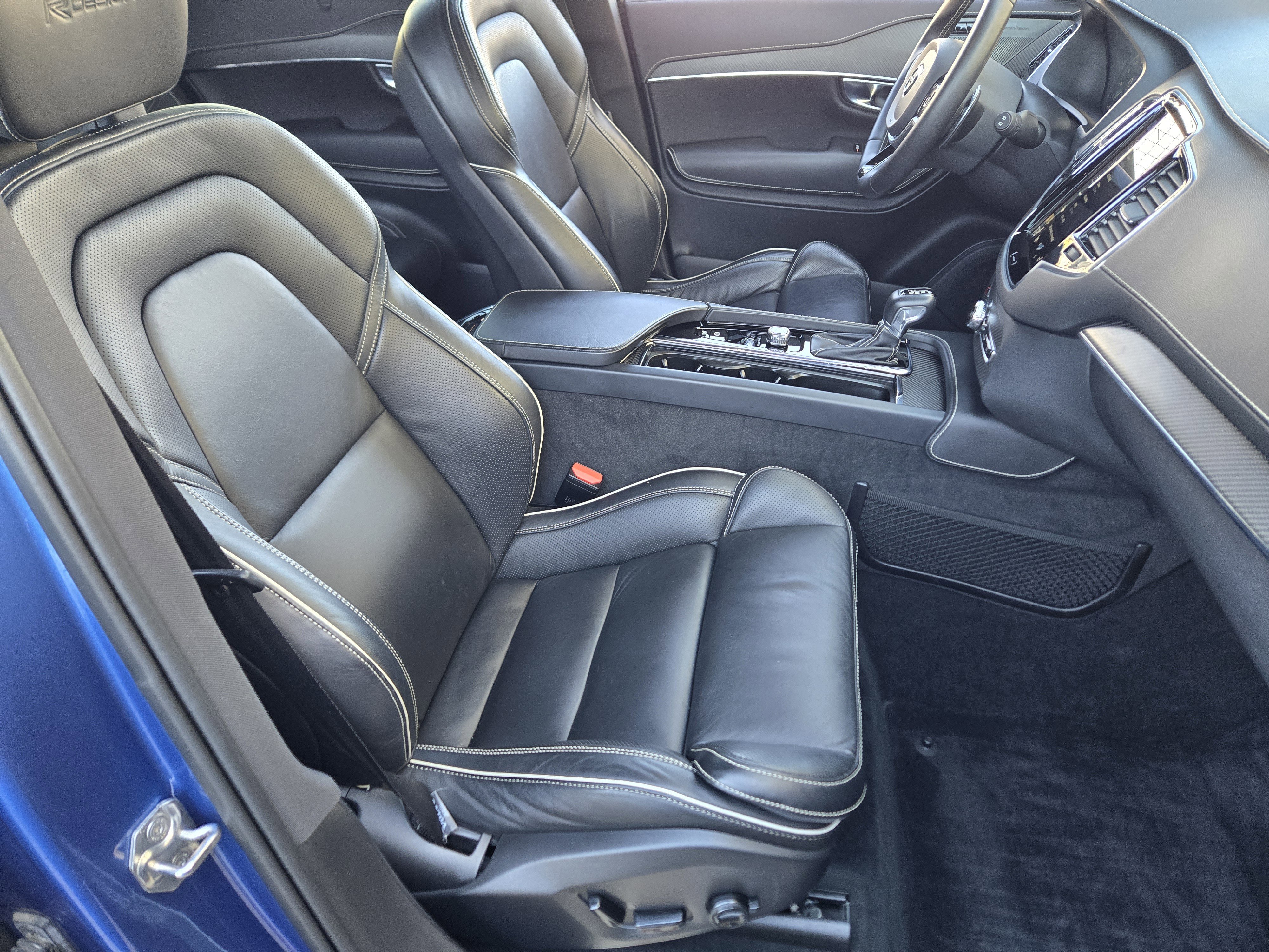 Used 2020 Volvo XC90 T6 R-Design image 21