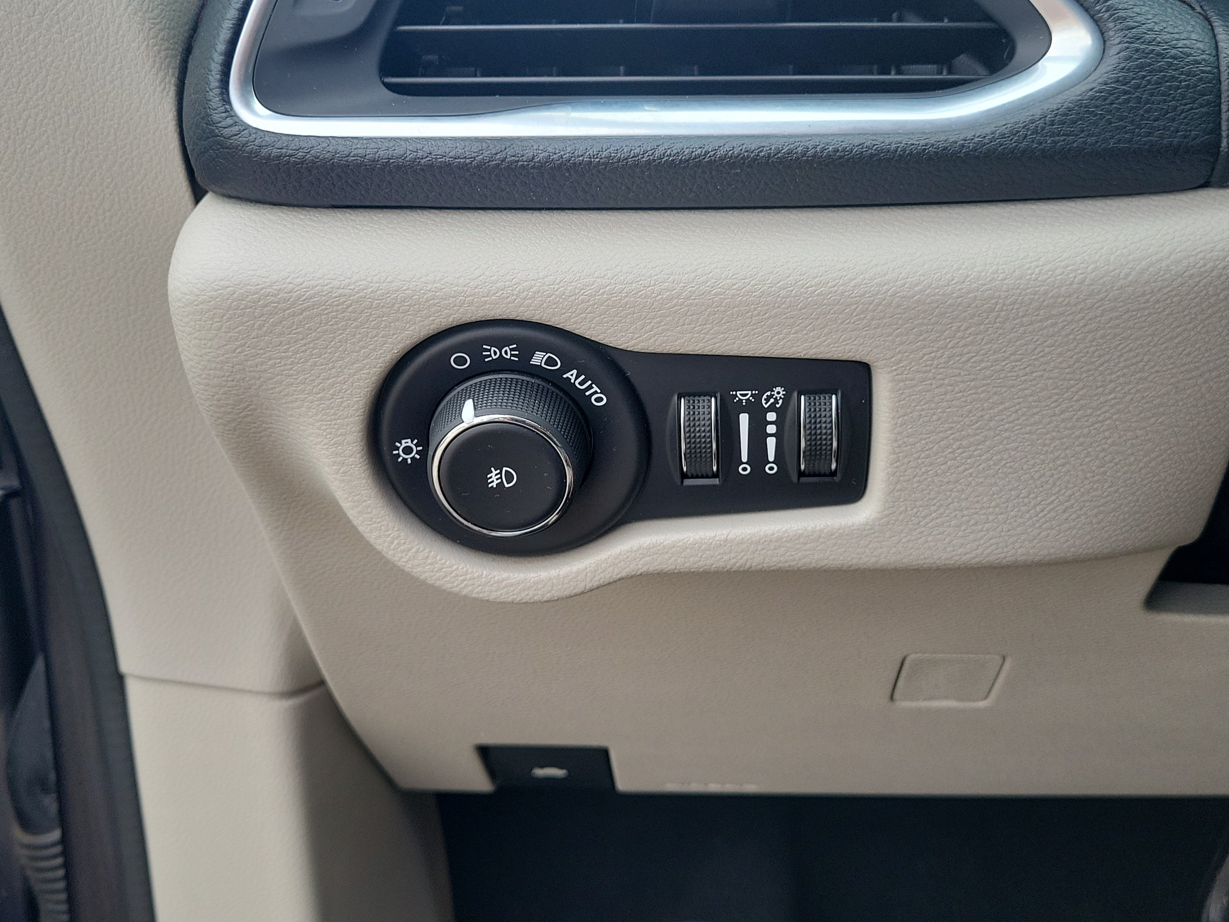 Used 2019 Chrysler Pacifica Limited FWD image 21