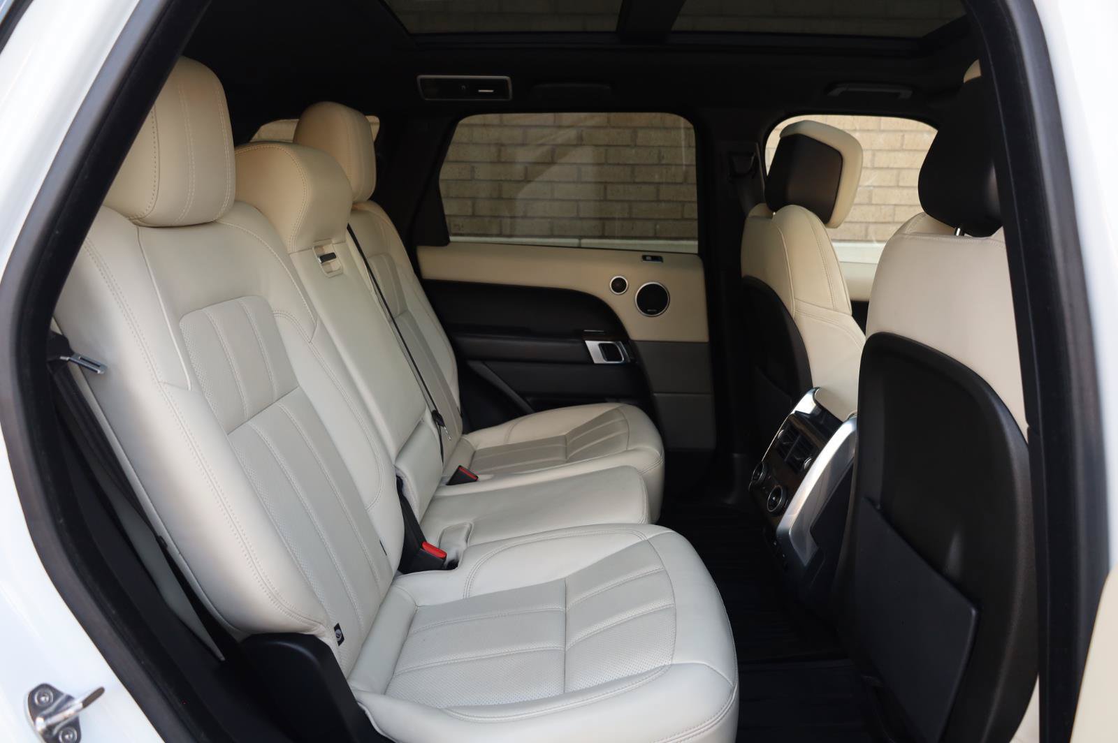 Used 2018 Land Rover Range Rover Sport HSE AWD/4WD image 23