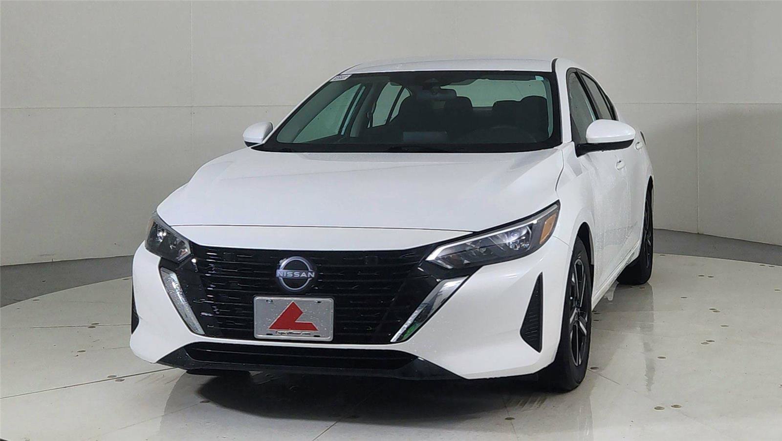 Used 2024 Nissan Sentra SV image 2