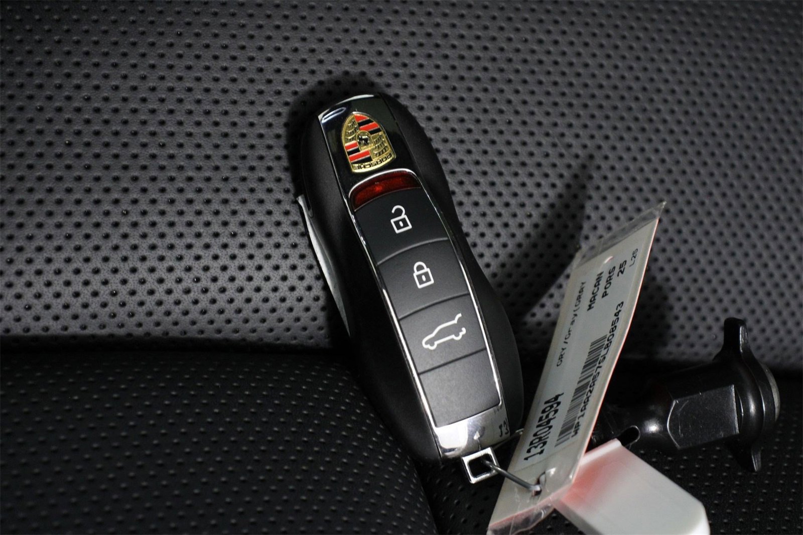 Used 2025 Porsche Macan image 34