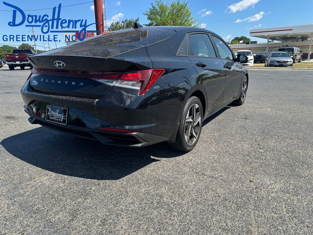 Used 2023 Hyundai Elantra SEL w/ Convenience Package FWD image 12