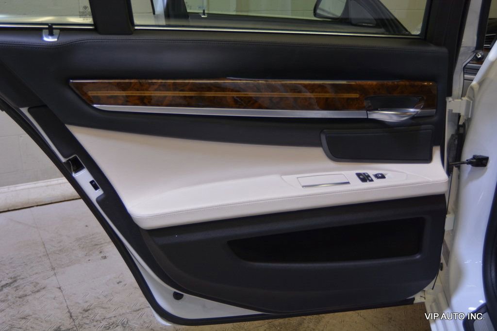 Used 2014 BMW 740i image 9