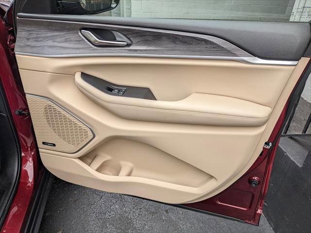 Used 2022 Jeep Grand Cherokee Limited image 21