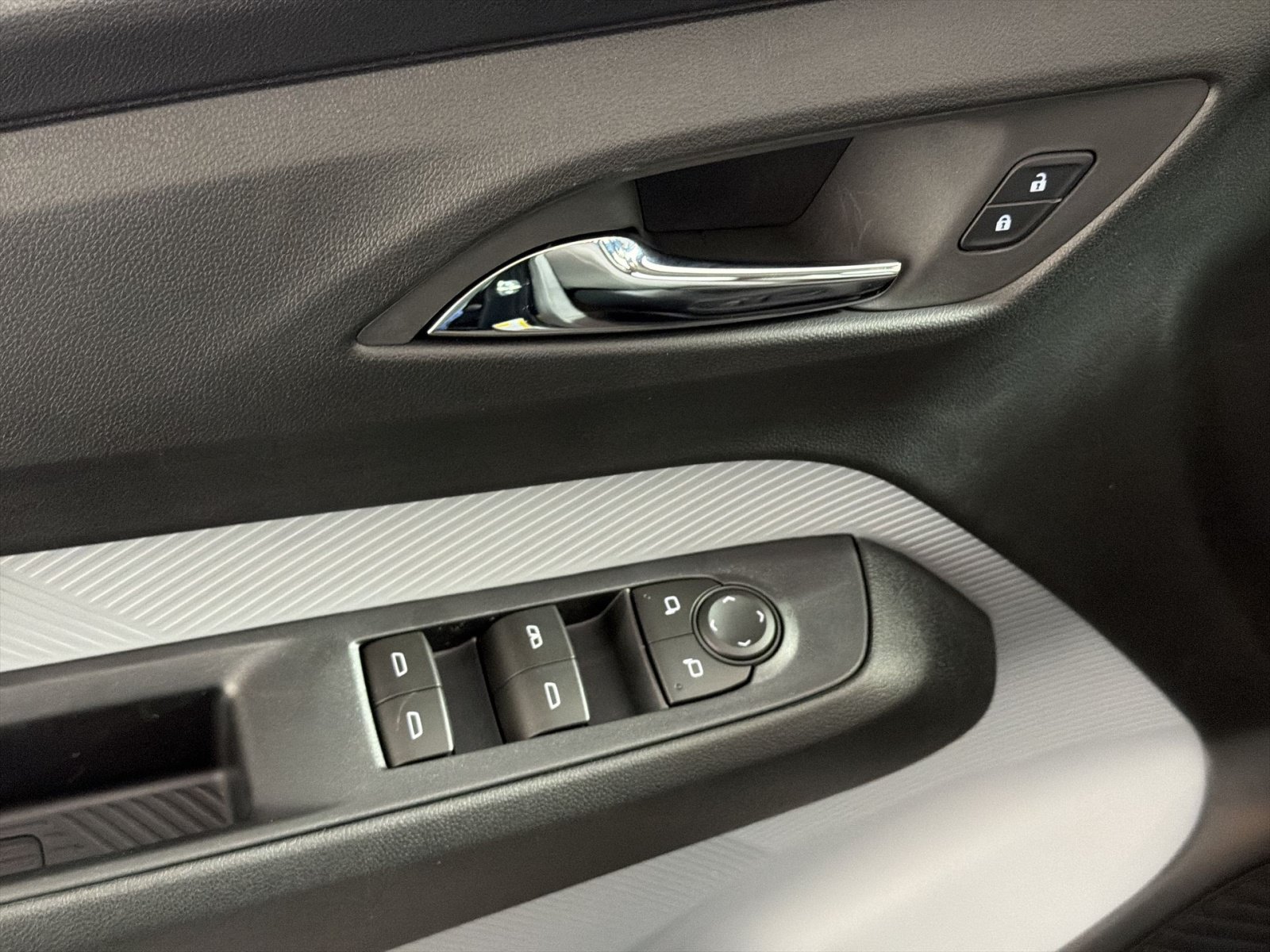 New 2027 Chevrolet Bolt LT w/ Comfort Package FWD image 15