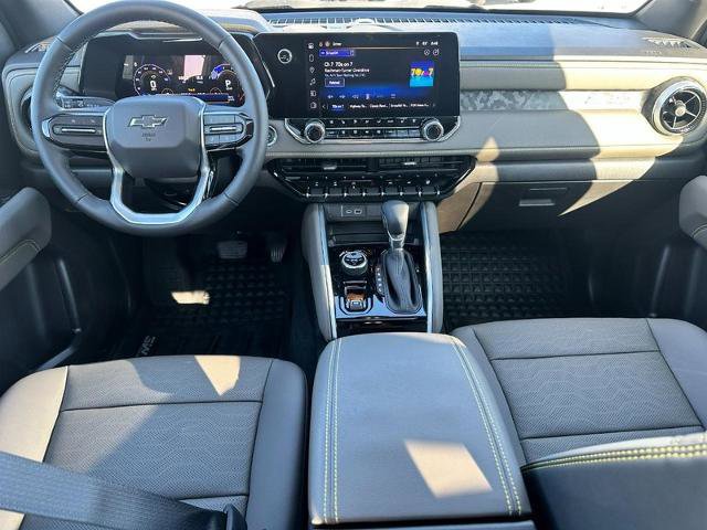 Used 2025 Chevrolet Colorado ZR2 w/ Technology Package AWD/4WD image 12