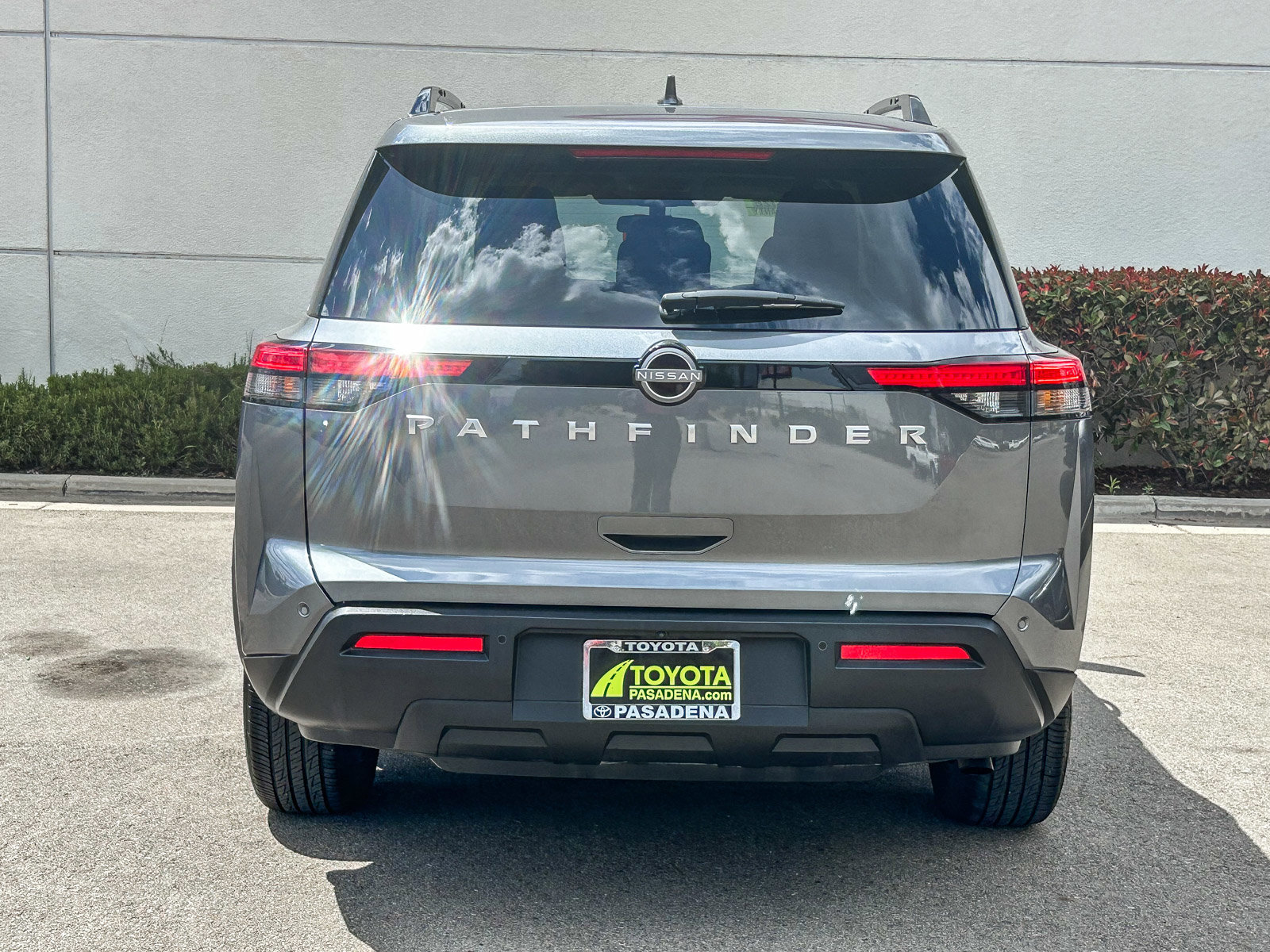 Used 2025 Nissan Pathfinder SV FWD image 7