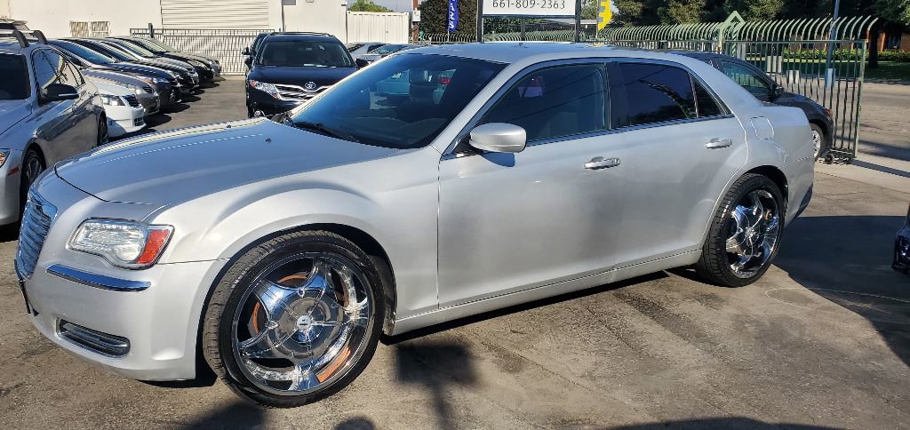 Used 2012 Chrysler 300 image 1
