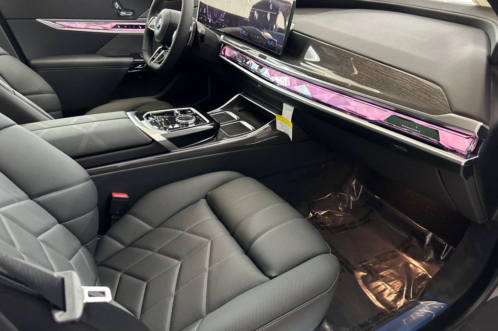 New 2026 BMW 750e xDrive w/ Premium Package AWD/4WD image 24