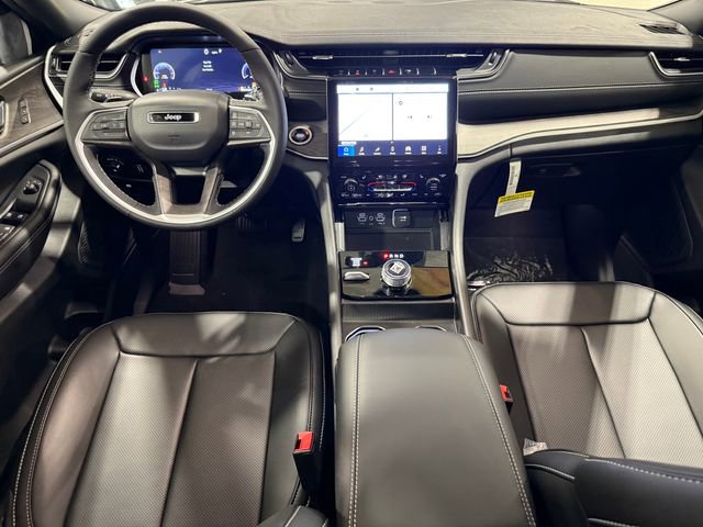 New 2025 Jeep Grand Cherokee Limited w/ Luxury Tech Group II image 16