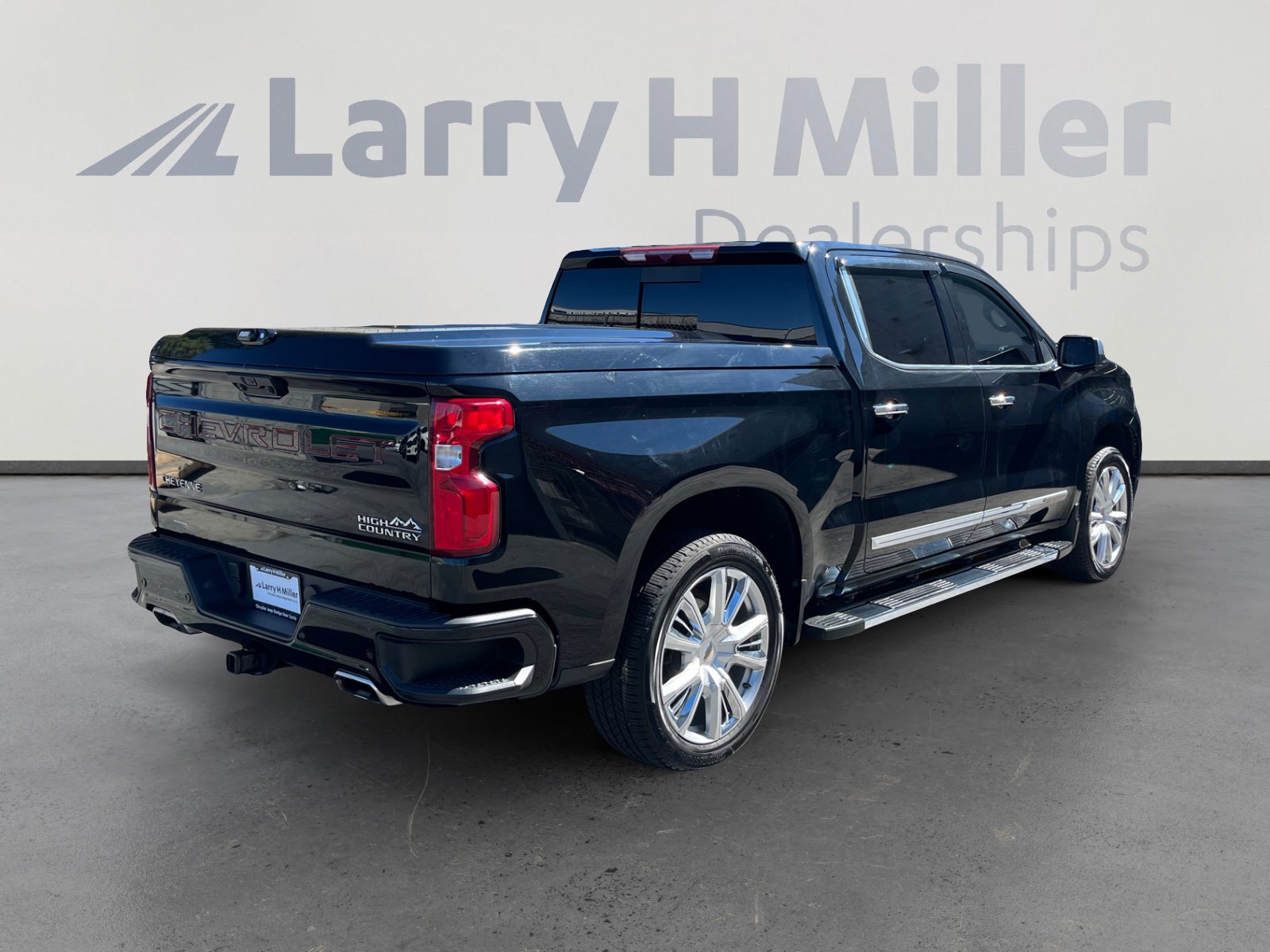 Used 2022 Chevrolet Silverado 1500 High Country w/ High Country Premium Package image 5