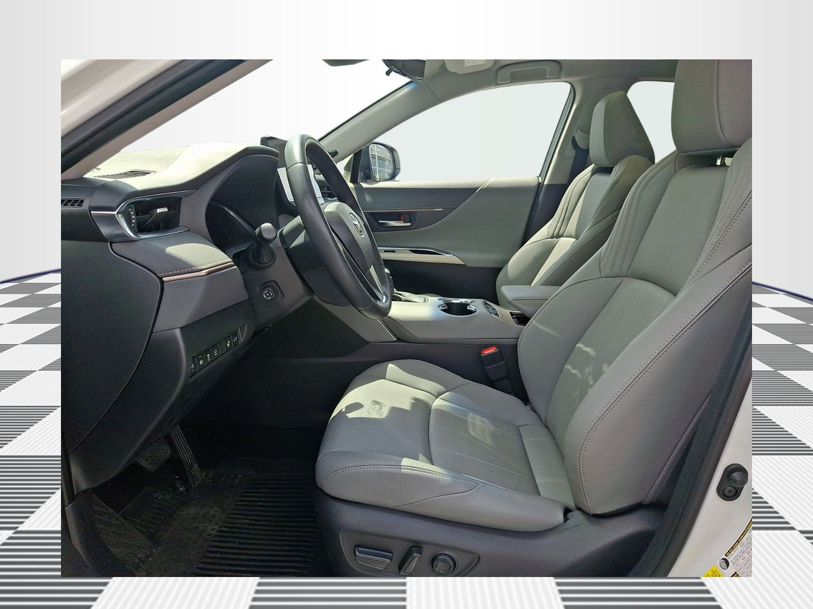 Used 2023 Toyota Venza Limited AWD/4WD image 2
