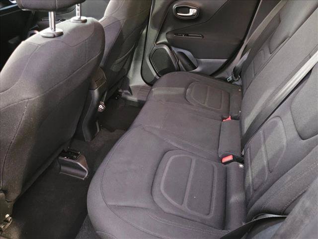 Used 2019 Jeep Renegade Latitude AWD/4WD image 17