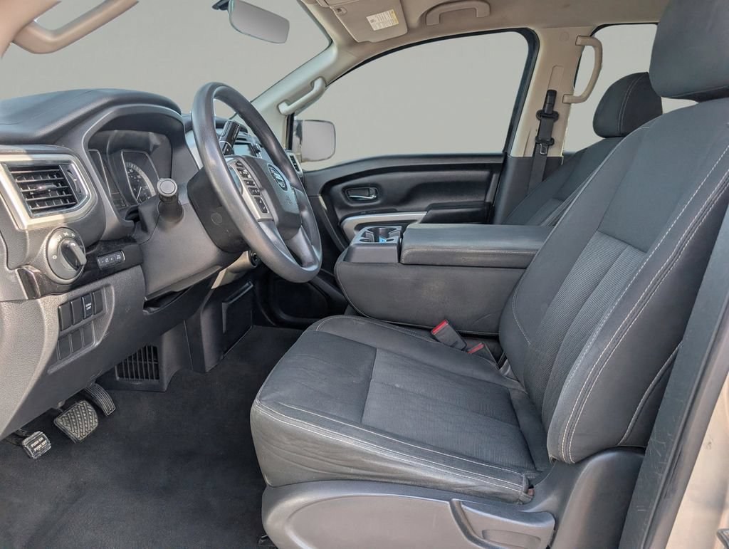 Used 2019 Nissan Titan SV AWD/4WD image 17