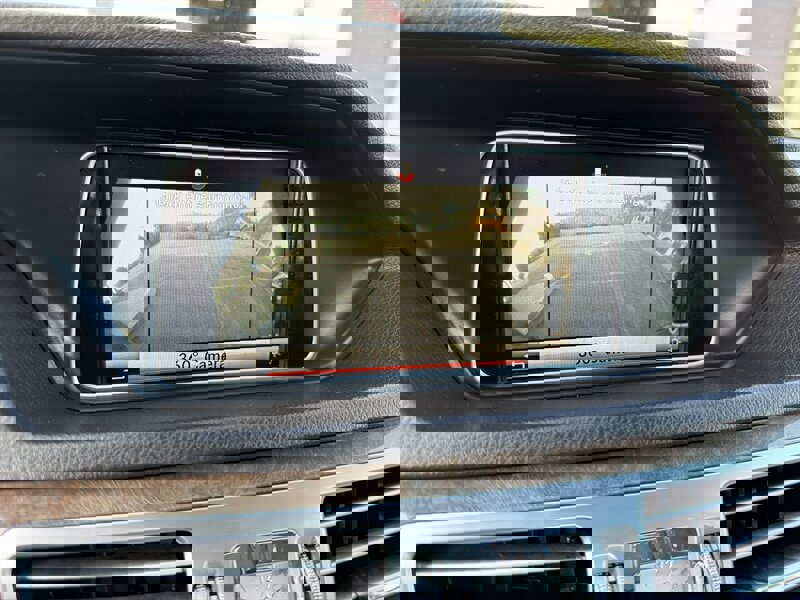 Used 2014 Mercedes-Benz E 250 BlueTEC Sedan image 20