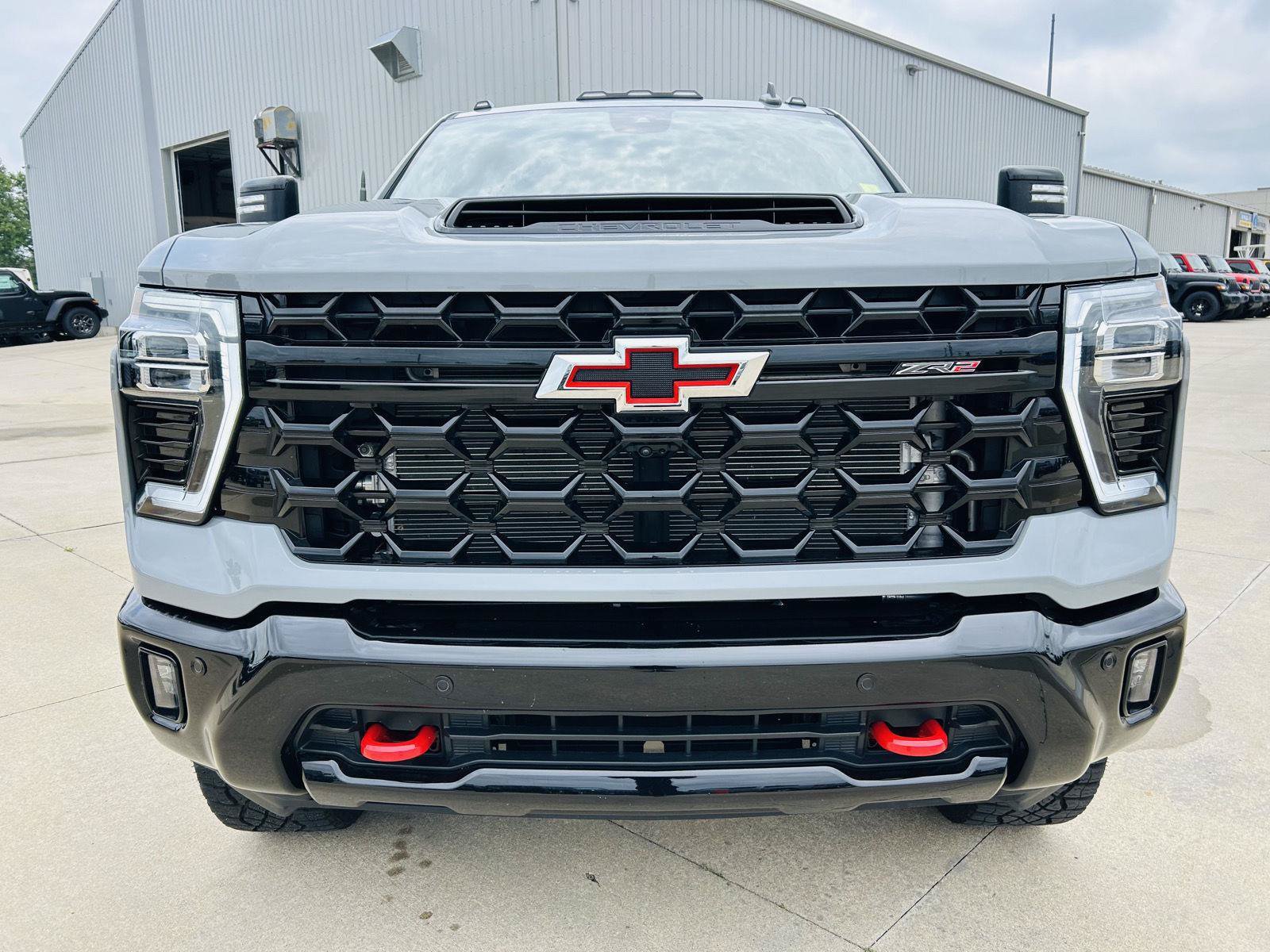 Used 2025 Chevrolet Silverado 2500 ZR2 w/ Technology Package AWD/4WD image 39