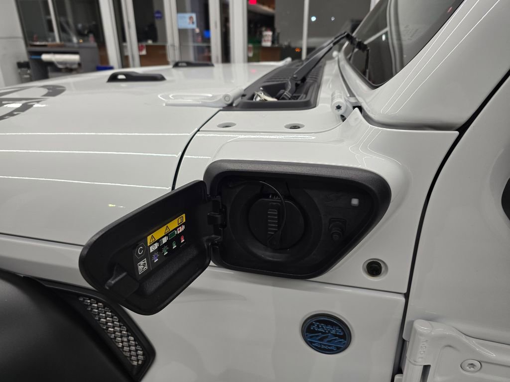 Used 2025 Jeep Wrangler Sport S image 15