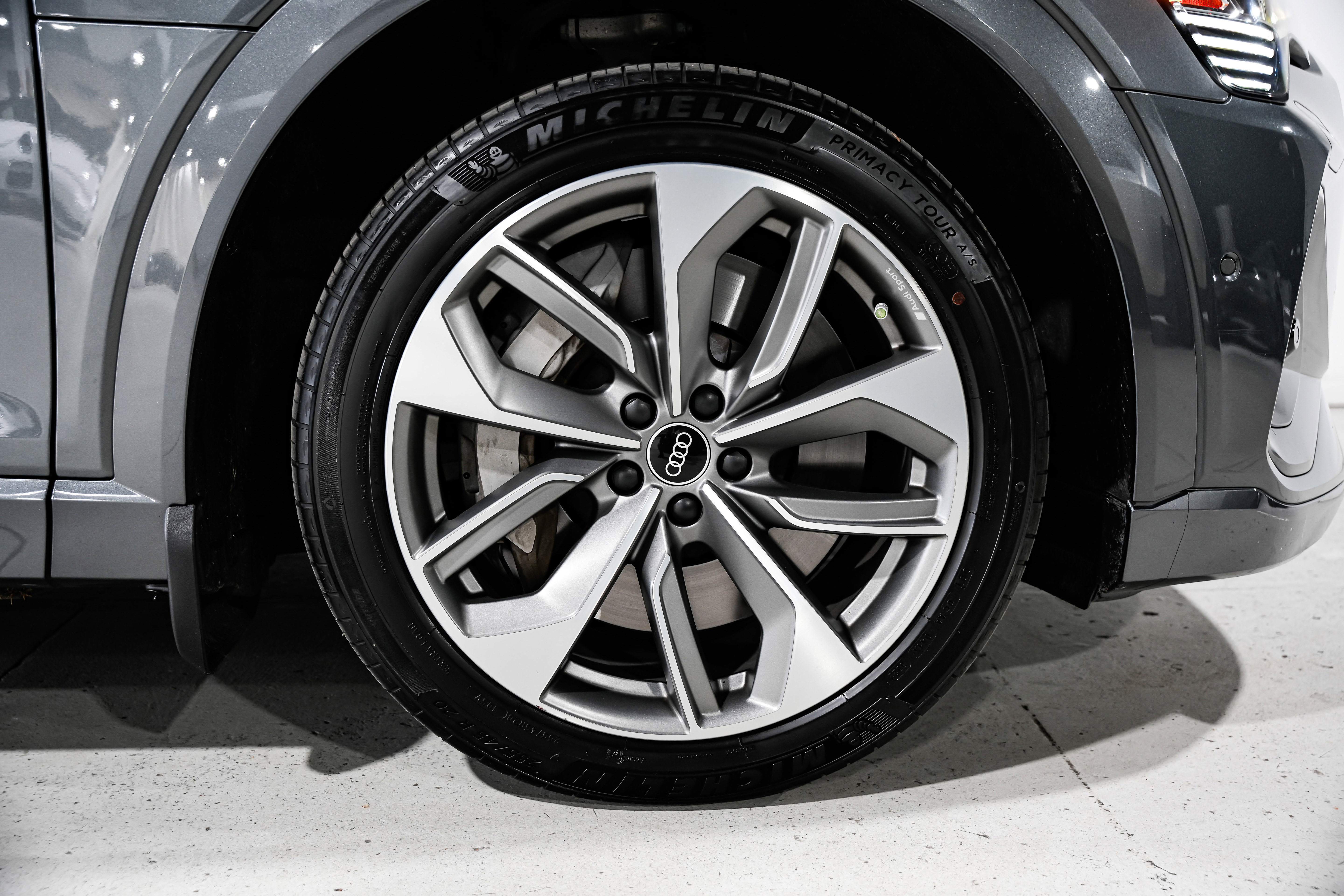 Used 2021 Audi e-tron Premium Plus w/ Premium Plus Package AWD/4WD image 55