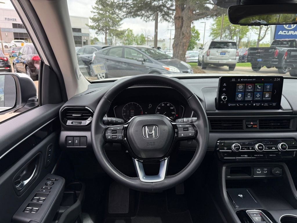 Certified 2025 Honda Pilot Touring image 4