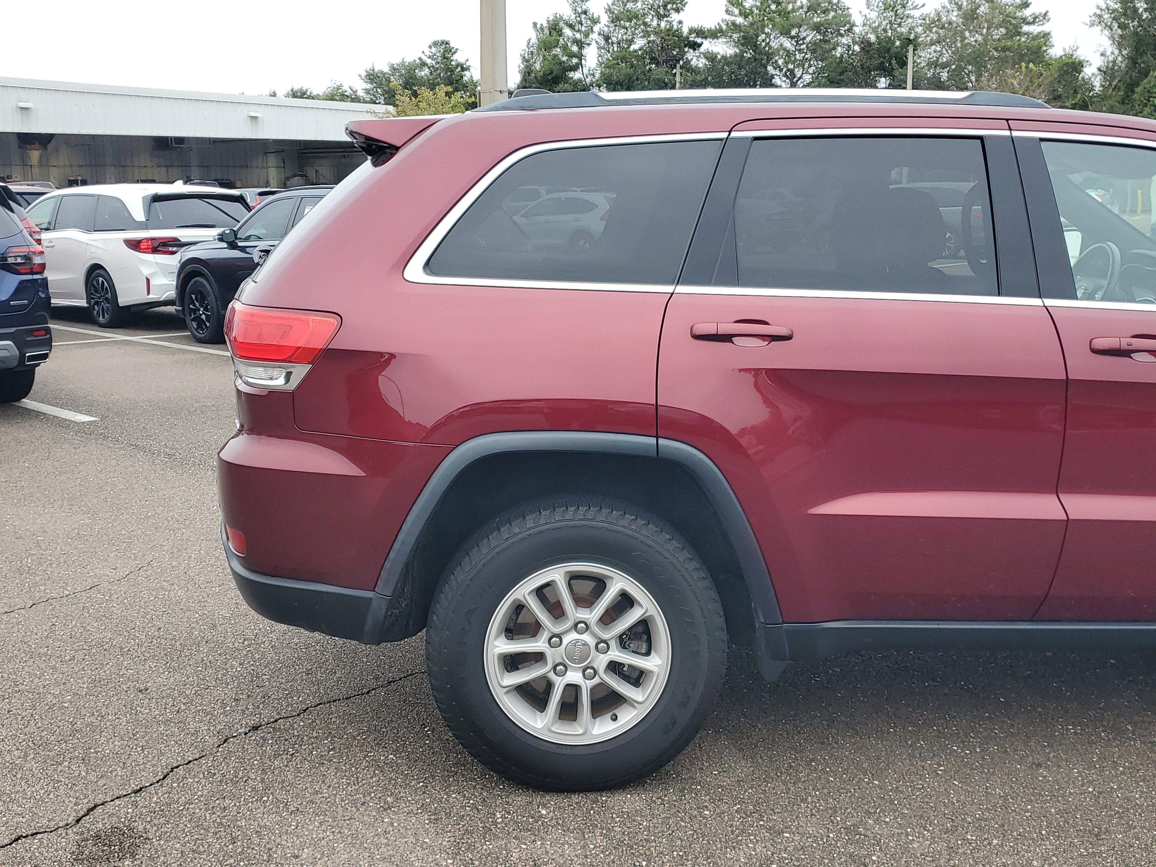 Used 2018 Jeep Grand Cherokee Laredo image 15