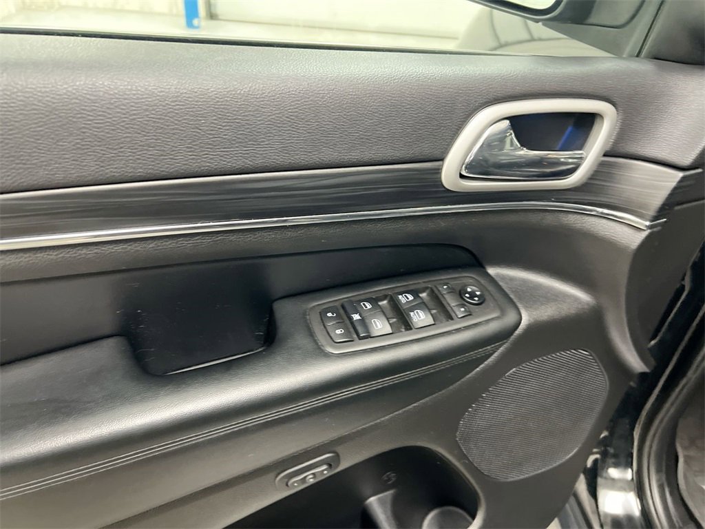 Used 2021 Jeep Grand Cherokee Limited w/ Luxury Group II image 22