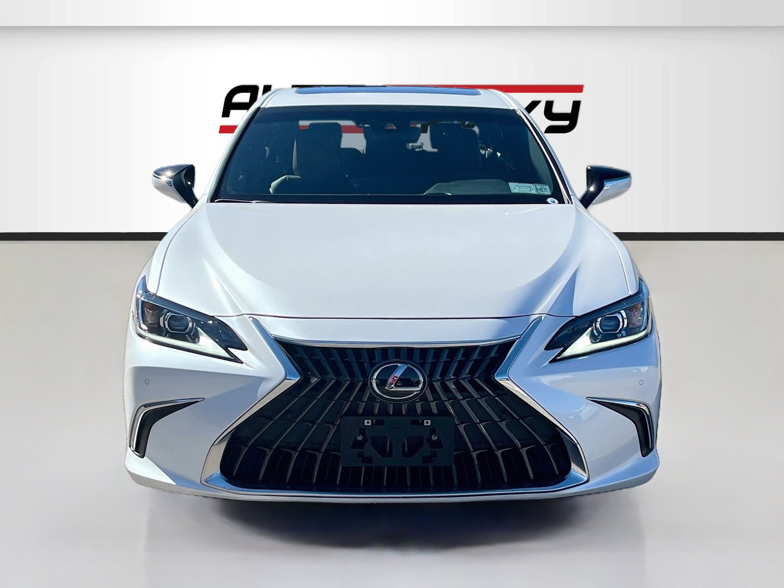 Used 2025 Lexus ES 350 w/ Premium Package FWD image 2