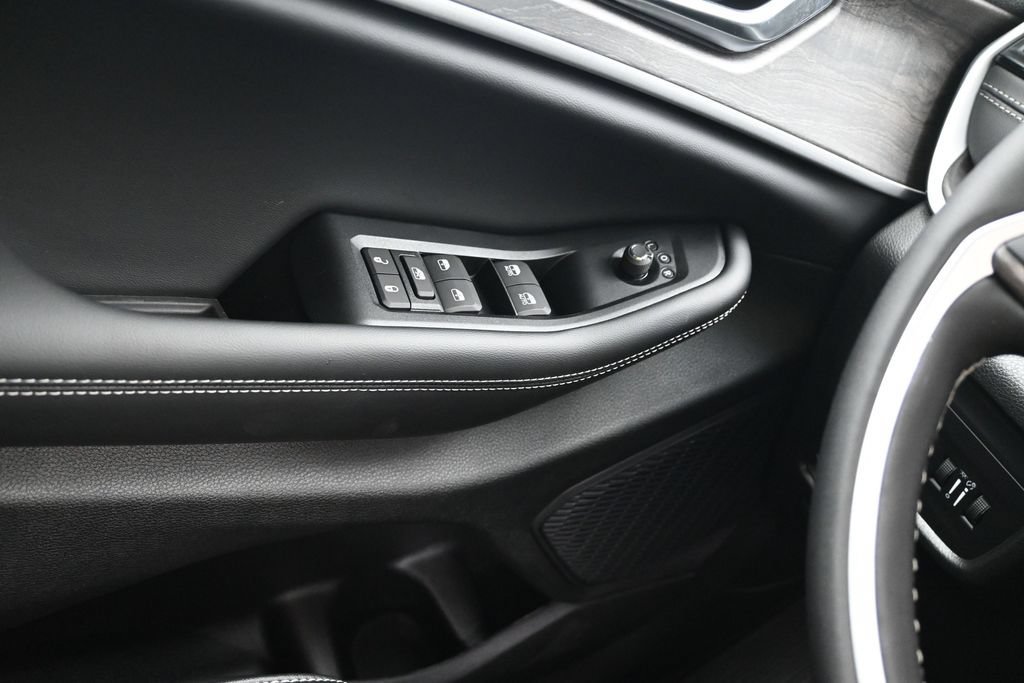 New 2026 Jeep Grand Cherokee Altitude AWD/4WD image 14
