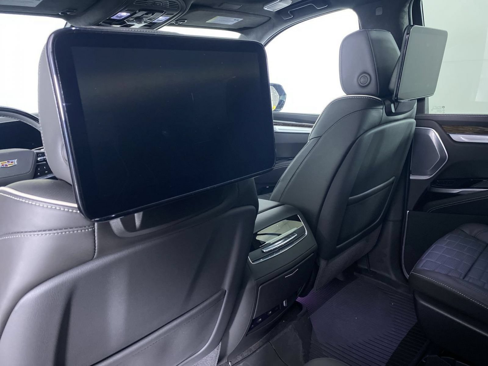 New 2026 Cadillac Escalade Platinum Sport w/ LPO, ONYX Package AWD/4WD image 18