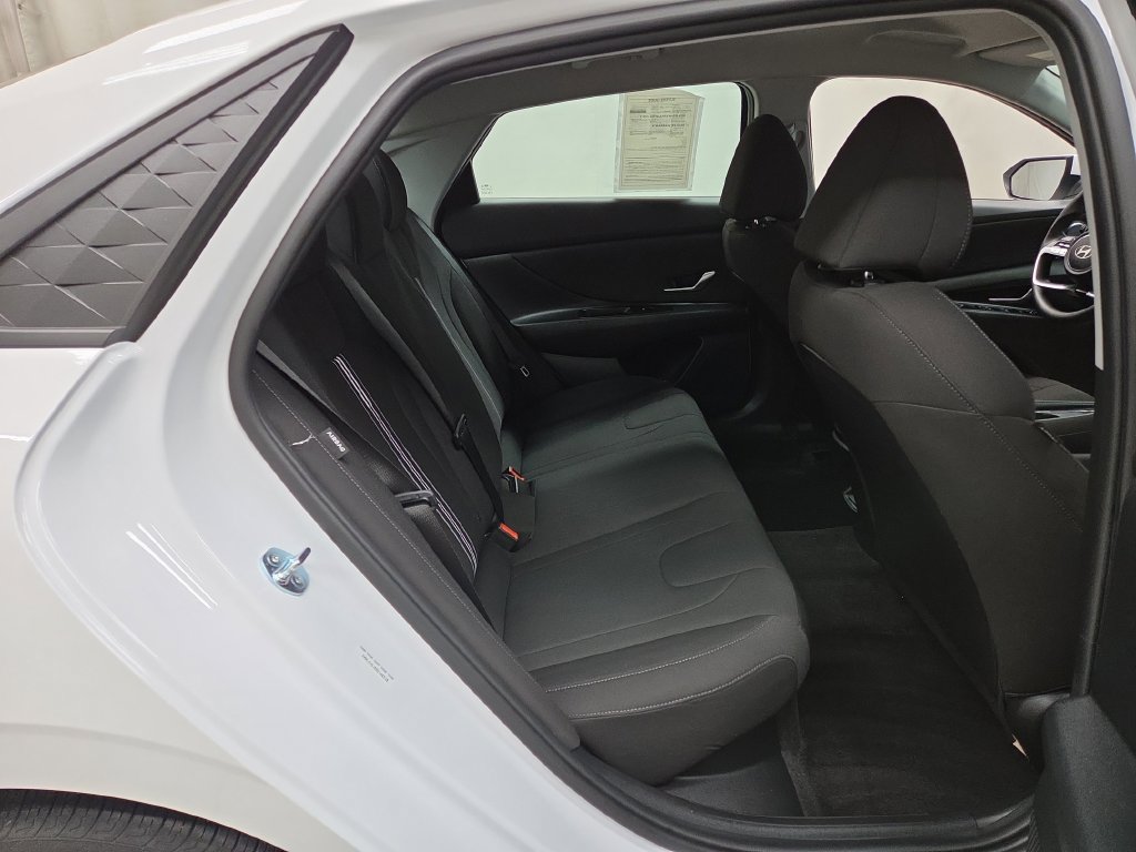 Used 2025 Hyundai Elantra Hybrid FWD image 9