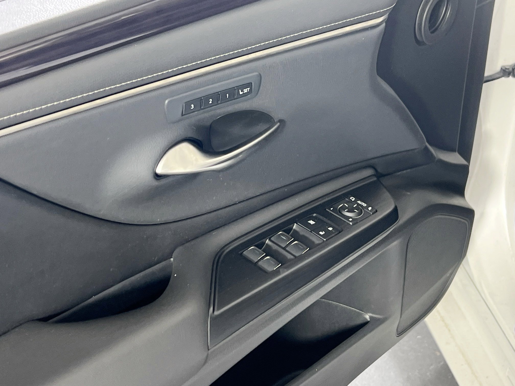 Used 2021 Lexus ES 250 w/ Premium Package image 17