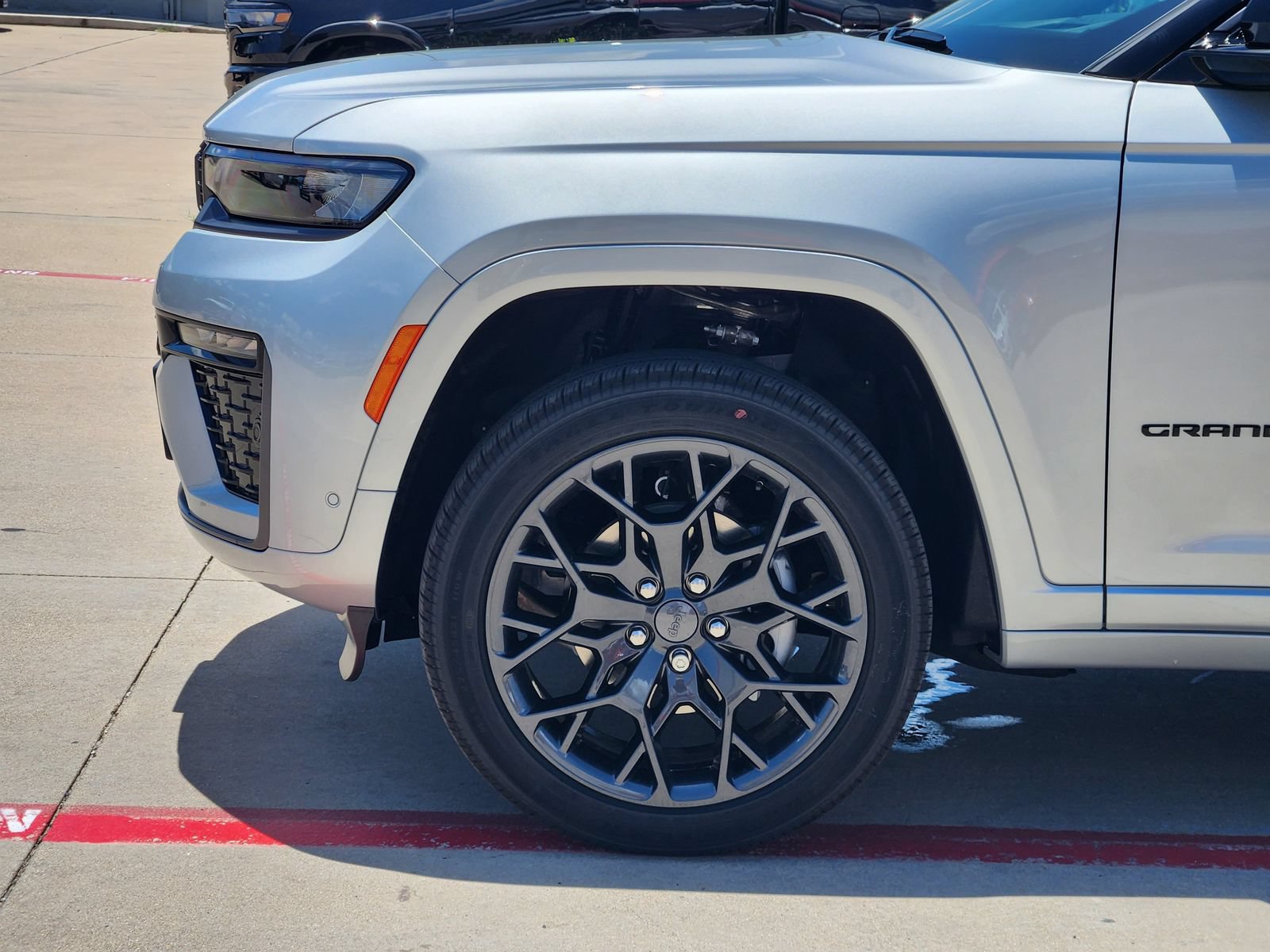 New 2026 Jeep Grand Cherokee Summit w/ Obsidian Package AWD/4WD image 10