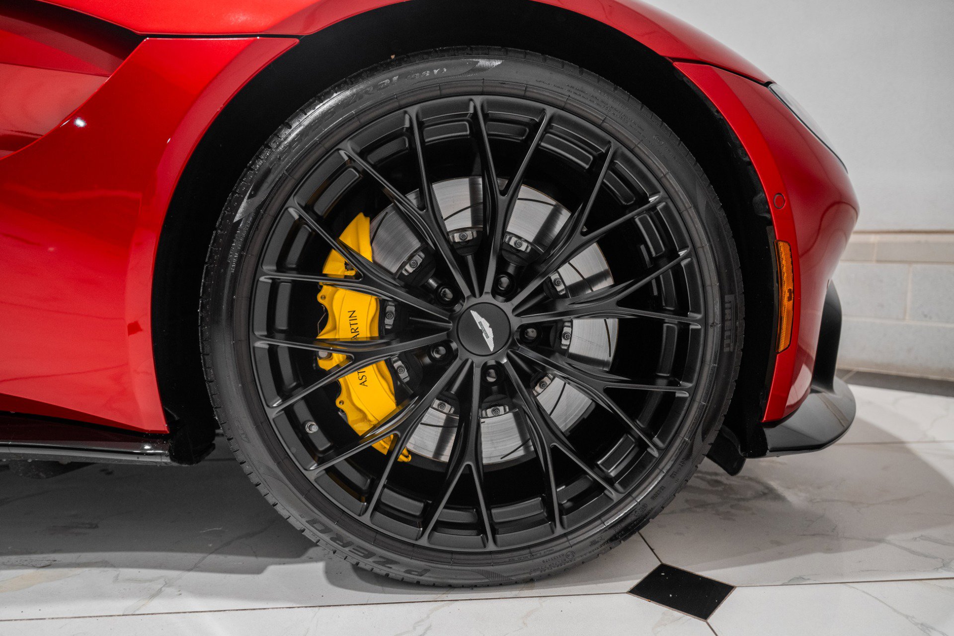 Used 2023 Aston Martin V8 Vantage Coupe image 48